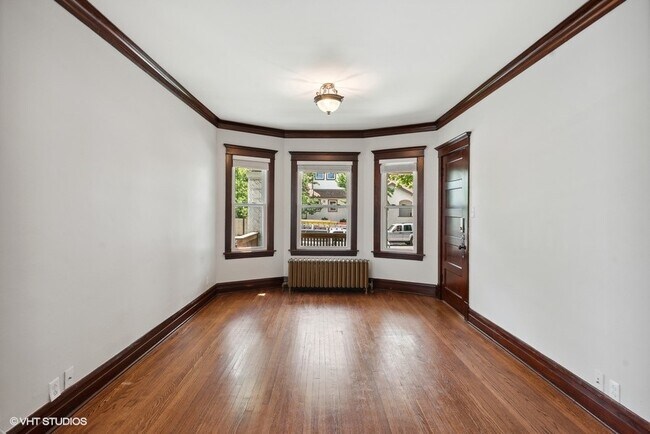 Livingroom - 4053 N Laramie Ave