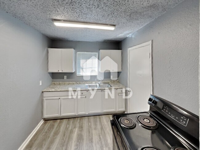 Building Photo - 1805 Trenton Dr