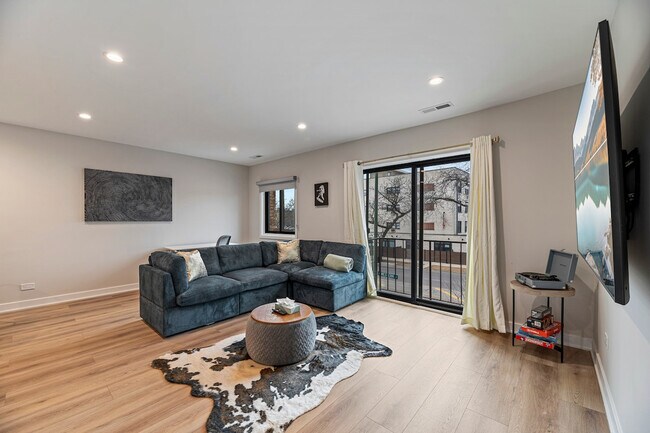 Foto del edificio - 2342 W Touhy Ave