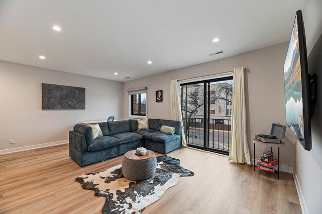 Building Photo - 2342 W Touhy Ave