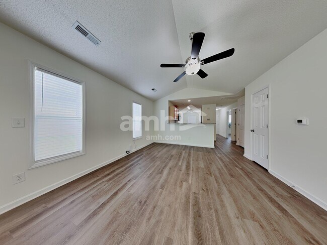 Foto del edificio - 5825 Regent Village Dr