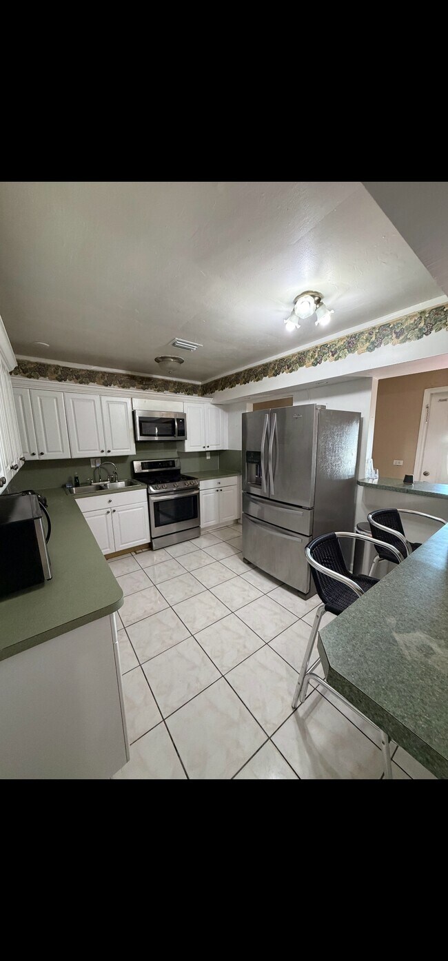 Foto del edificio - 1041 NW 196th Terrace