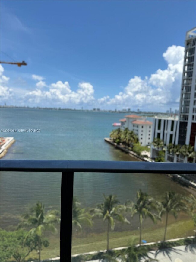 Foto del edificio - 460 NE 28th St