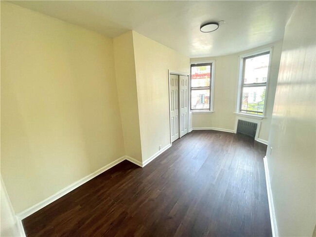 Building Photo - 218 Sunnyside Ave