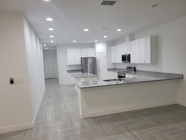 Building Photo - 6954 Redditt Rd