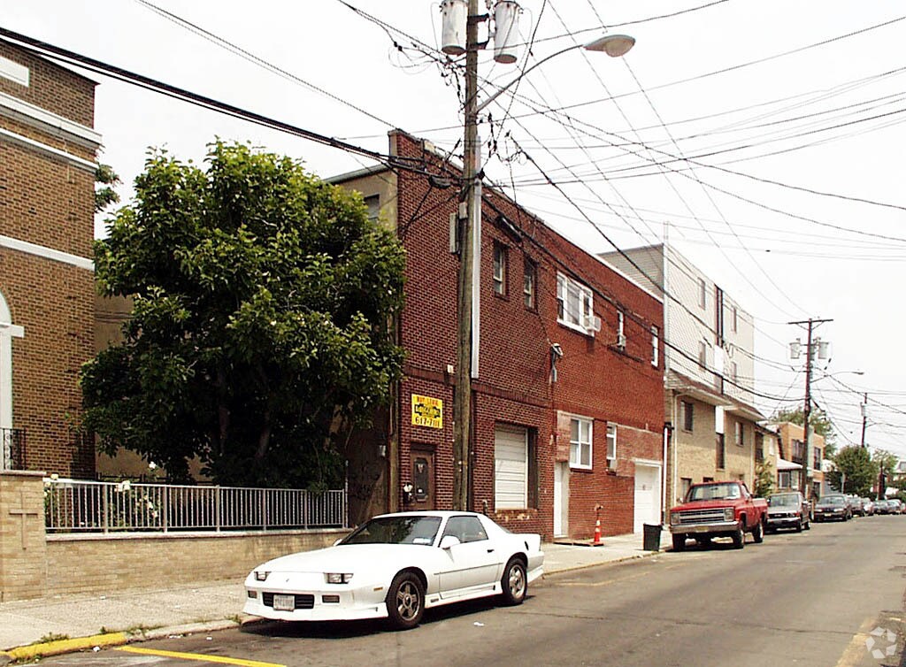 Primary Photo - 7013 Polk St