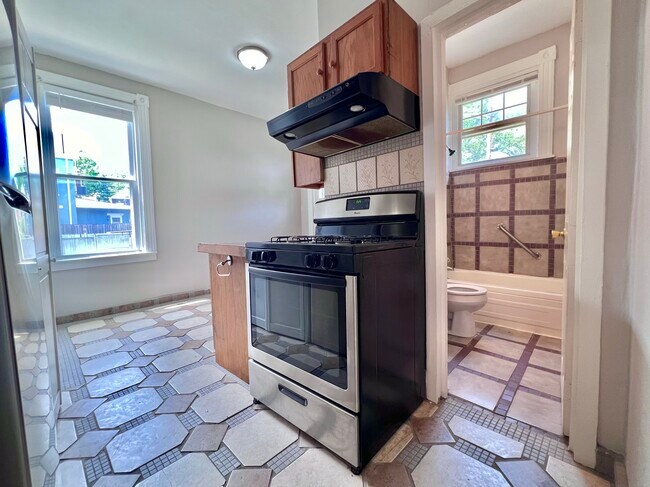 Building Photo - 1438 Pullan Ave