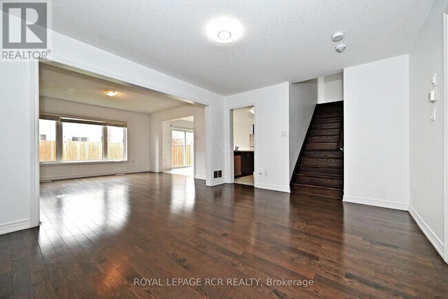 Photo du bâtiment - 19 Knotty Pine Ave