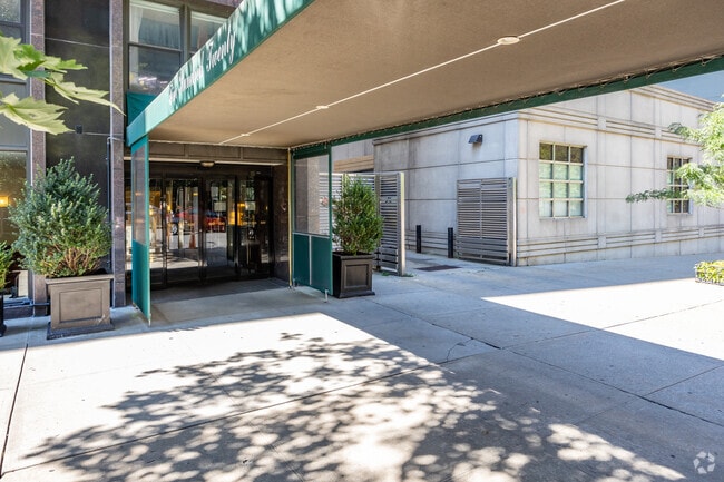 Entrance - 520 E 72nd St