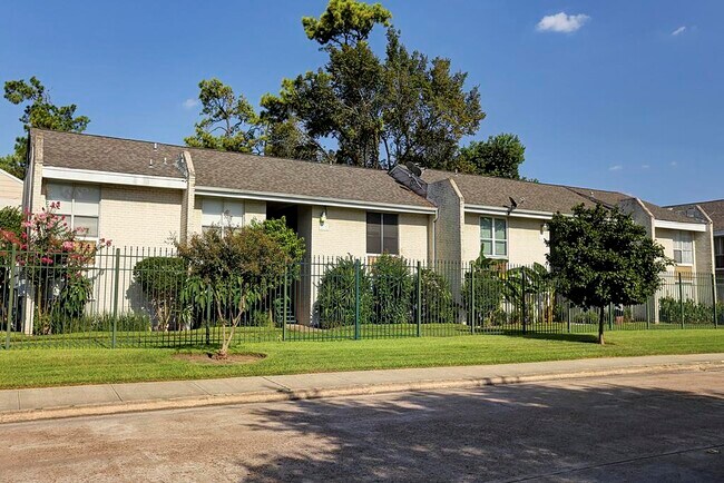 Building Photo - 1950 Spenwick Dr