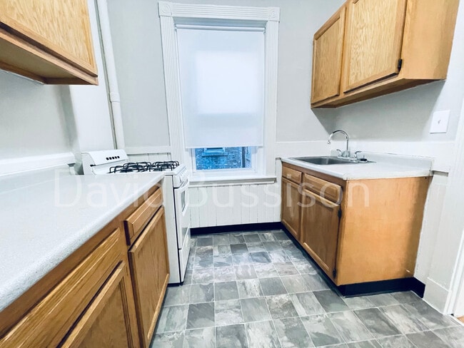 Building Photo - 75 Chester St