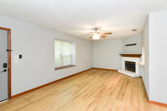 Building Photo - 2043 Gardenbrook Ln