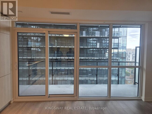 Photo du bâtiment - 110 Broadway Ave