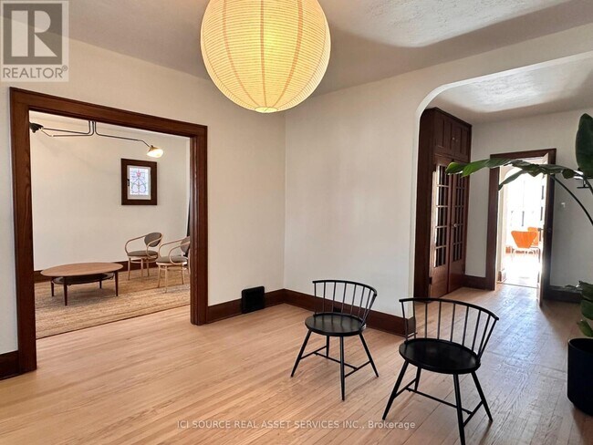 Photo du bâtiment - 32 Alhambra Ave