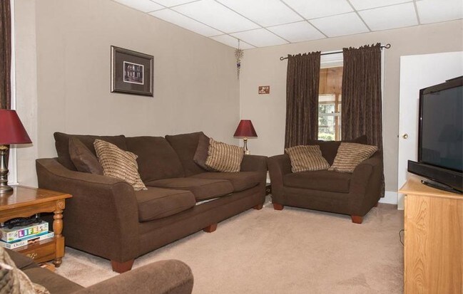 Building Photo - 87 Dirkson Ave