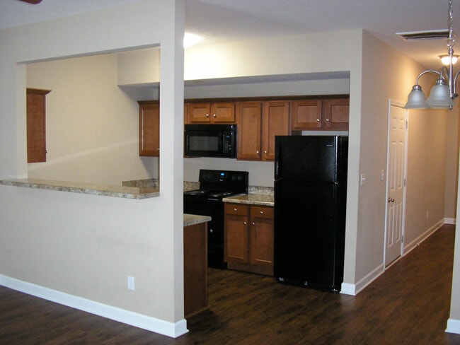 Building Photo - 208 Moss Creek Ave