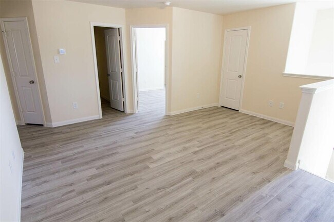 Building Photo - 8806 Doris Oaks Cir