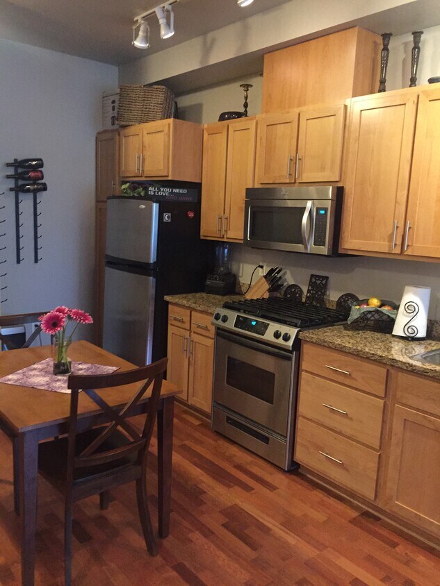 375 Kirkland Ave Unit 208, Kirkland, WA 98033 Condo for Rent in