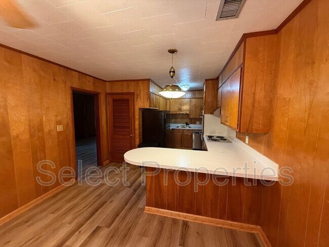 Foto del edificio - 1600 W Nettleton Ave