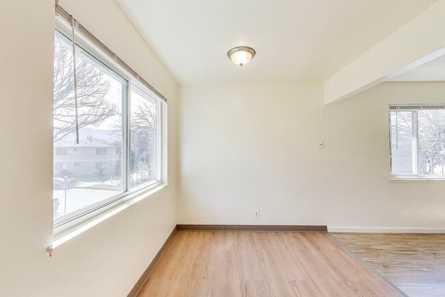 Foto del edificio - 5677 Hoffman Ct