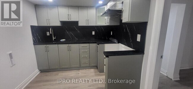 Building Photo - 2117 Coppermine St