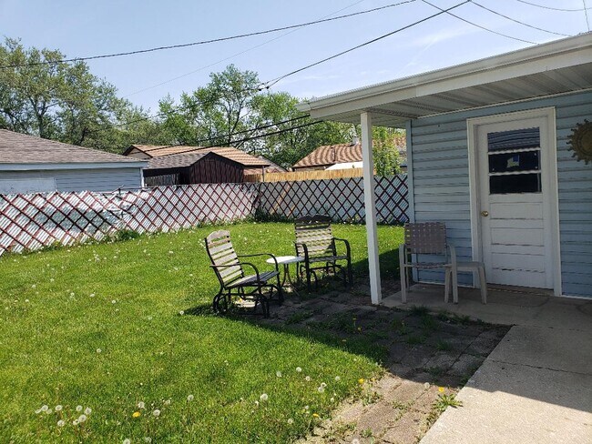 Building Photo - 2118 Marmion Ave