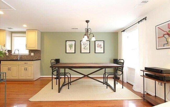 Building Photo - Charming 3BR/3.5BTH Home in Takoma Park. D...