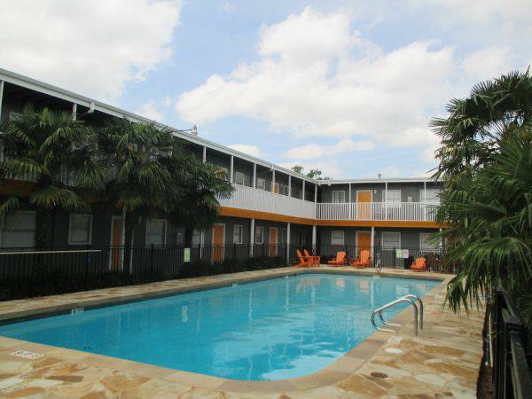 Primary Photo - East University Place Condominiums