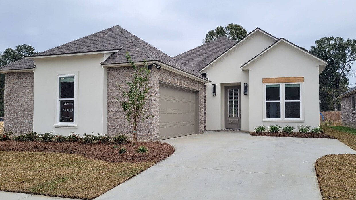 Primary Photo - Brand new home in Garden Hill!