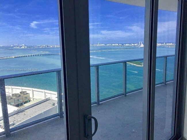 Foto del edificio - 488 NE 18th St