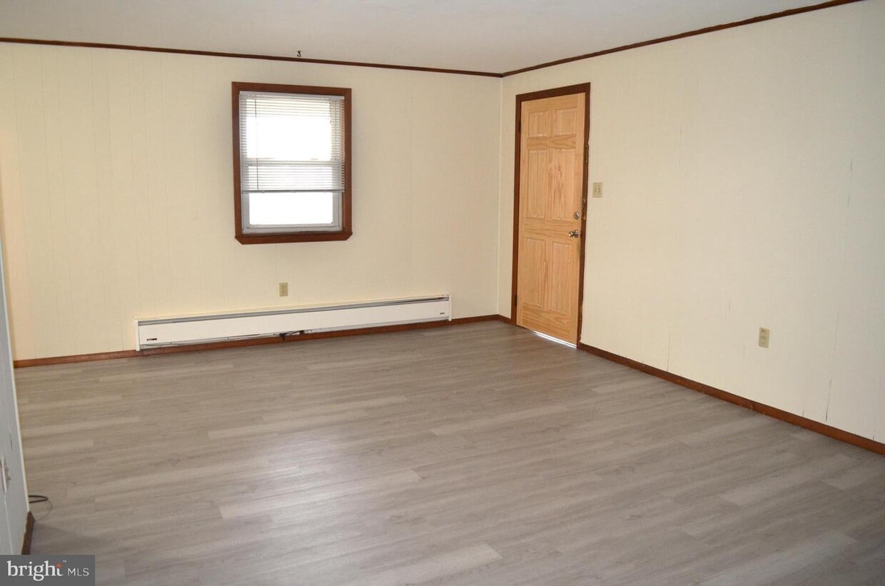 510 Brandt Ave Unit F, New Cumberland, PA 17070 Room for Rent in New