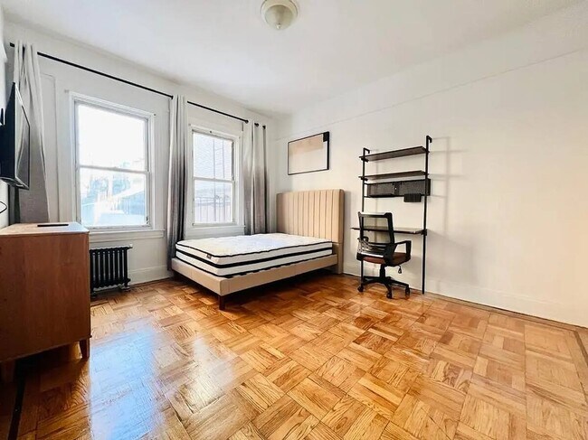 Foto del edificio - Furnished room/NOT APARTMENT