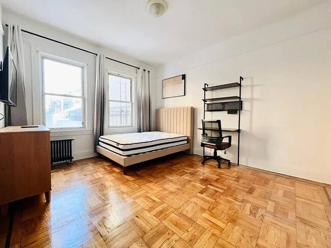 Building Photo - Furnished room/NOT APARTMENT