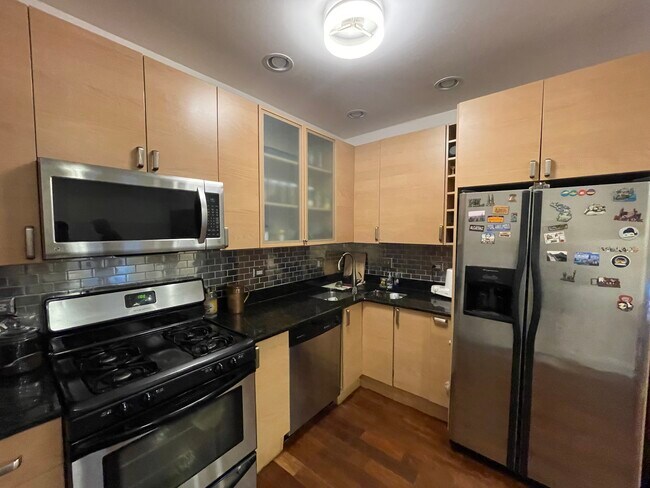 Kitchen - 7206 N Wolcott Ave