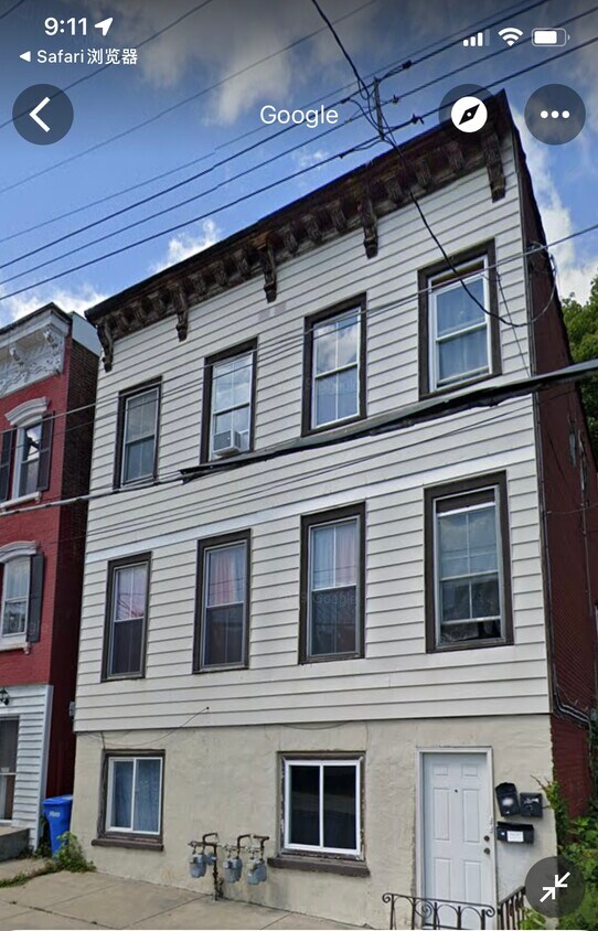 Building Photo - 21 Sloan St