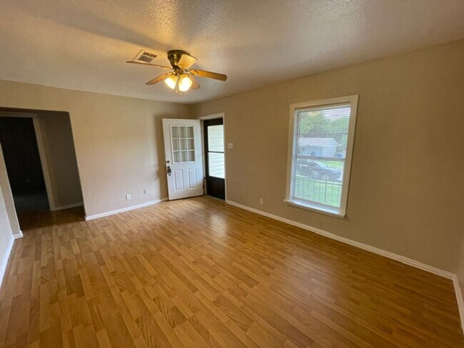 Foto del edificio - 845 Rumfield Rd