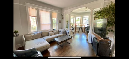 Building Photo - 2100 W Division St