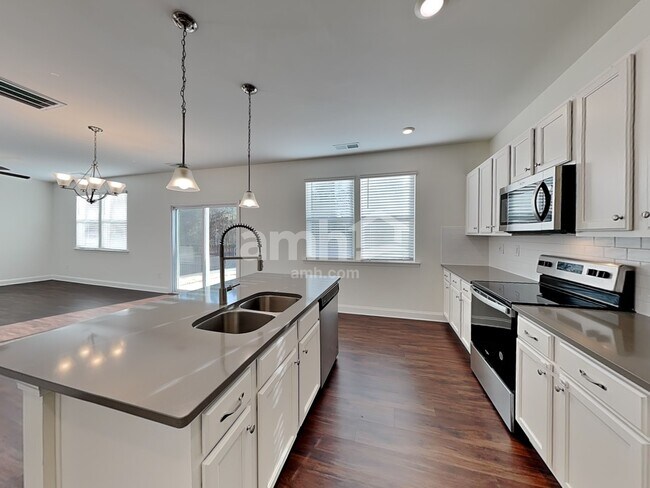 Foto del edificio - 7022 Garrett Ct