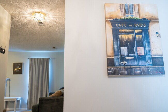 Foto del edificio - 5320 Starflower Dr