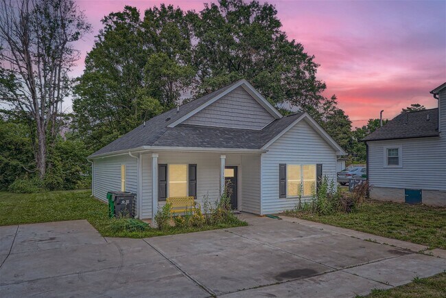 Building Photo - 3912 Freedom Dr