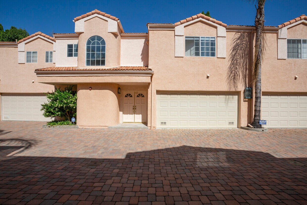 Foto principal - 5200 White Oak Ave