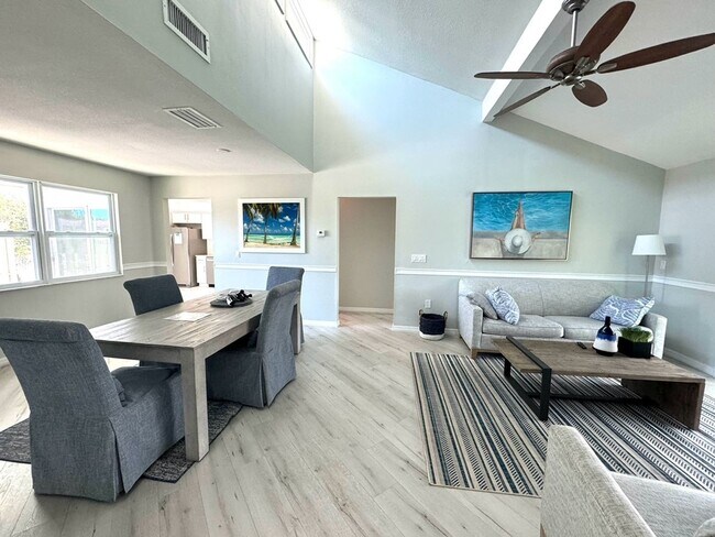 Foto del edificio - Beautiful 2-Bed/2-Bath Lake Sarasota Home ...