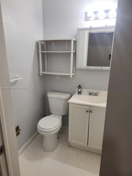 Foto principal - 8918 Collins Ave
