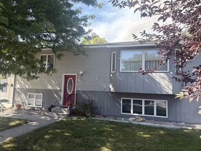 Building Photo - 121 Skihi St