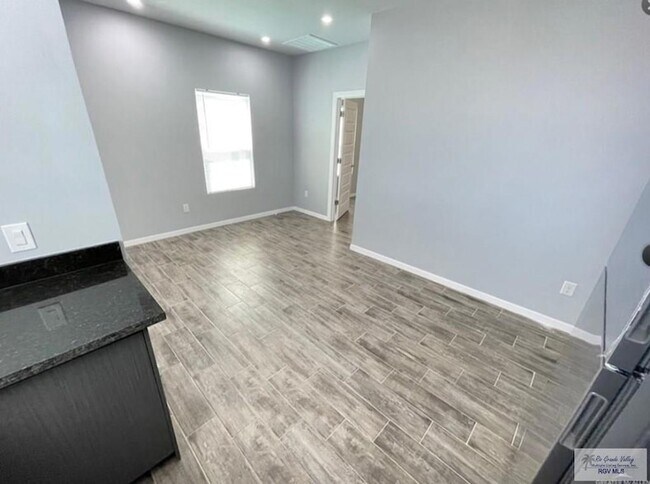 Building Photo - 1303 Quitaca Dr