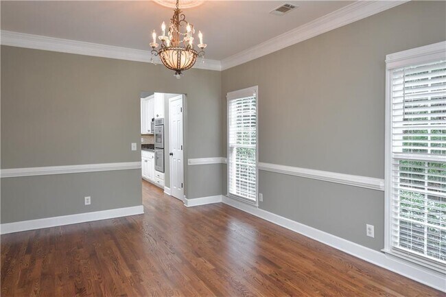 Foto del edificio - 905 Lancaster Way NW