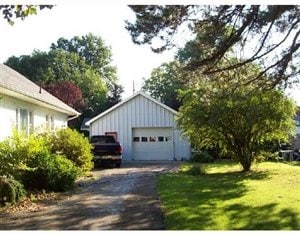  - 919 Powell Ave