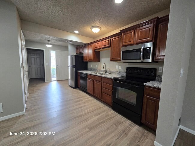 Building Photo - 2012 Hickoryleaf Ln