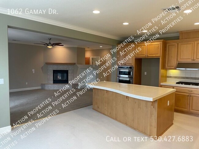 Building Photo - Luxury 3 Bedroom | Serrano Guard Gated Com...