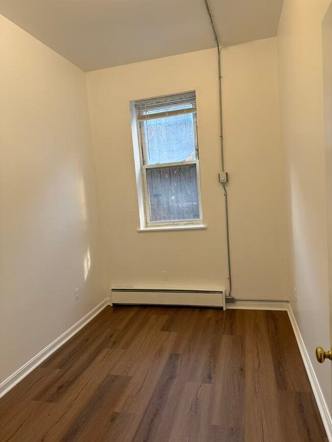 Building Photo - 213 E Berkeley St